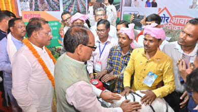 CG NEWS- “मोर आवास मोर अधिकार” कार्यक्रम का भव्य आयोजन: केंद्रीय मंत्री शिवराज सिंह चौहान ने प्रदर्शनियों का किया अवलोकन…