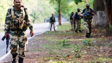 कोंडागांव जिले में 16 लाख के एक इनामी नक्सली दंपति ने सुरक्षाबलों के सामने आत्मसमर्पण