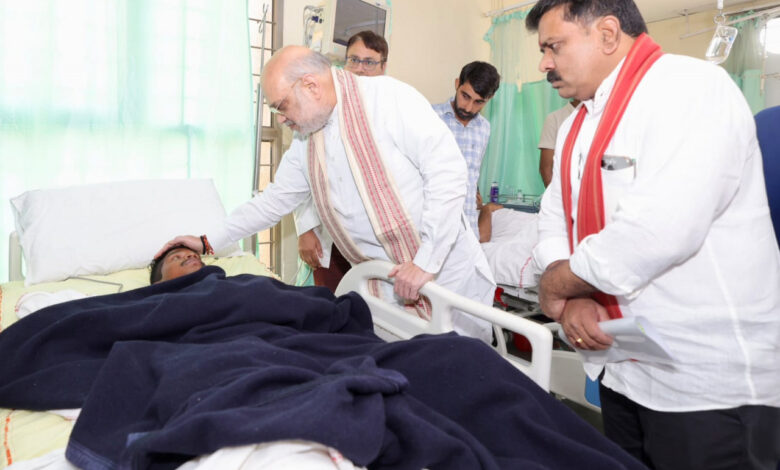 CG News: केन्द्रीय गृह मंत्री अमित शाह ने एम्स ट्रॉमा सेंटर में घायल जवानों से की मुलाकात, कहा – “सुरक्षा बलों की वीरता से नक्सलवाद हो रहा है समाप्त”…..