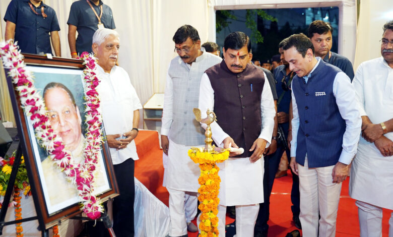 MP NEWS: मुख्यमंत्री डॉ. यादव ने जवाहरलाल दर्डा की कांस्य प्रतिमा का किया अनावरण, स्वास्थ्य और औद्योगिक विकास को बताया प्राथमिकता… MP NEWS: मुख्यमंत्री डॉ. यादव ने जवाहरलाल दर्डा की कांस्य प्रतिमा का किया अनावरण, स्वास्थ्य और औद्योगिक विकास को बताया प्राथमिकता…