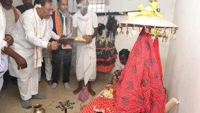 CG News: सुशासन तिहार के तीसरे चरण में बस्तर जिले के इस ग्राम में पहुंचे मुख्यमंत्री, देवगुड़ी परिसर में पूजा-अर्चना कर प्रदेशवासियों की खुशहाली की कामना की….