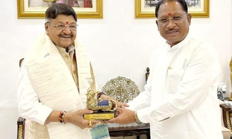 CG News: मुख्यमंत्री विष्णुदेव साय से मध्यप्रदेश के कैबिनेट मंत्री कैलाश विजयवर्गीय ने की सौजन्य मुलाकात…. CG News: मुख्यमंत्री विष्णुदेव साय से मध्यप्रदेश के कैबिनेट मंत्री कैलाश विजयवर्गीय ने की सौजन्य मुलाकात….