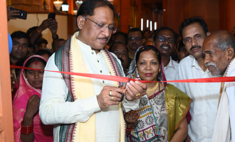 CG NEWS: मुख्यमंत्री विष्णुदेव साय ने पीएम आवास योजना के तहत कराया गृह प्रवेश, संतु चक्रेस को मिला नया आशियाना, CM ने किया चाबी हस्तांतरण…. CG NEWS: मुख्यमंत्री विष्णुदेव साय ने पीएम आवास योजना के तहत कराया गृह प्रवेश, संतु चक्रेस को मिला नया आशियाना, CM ने किया चाबी हस्तांतरण….