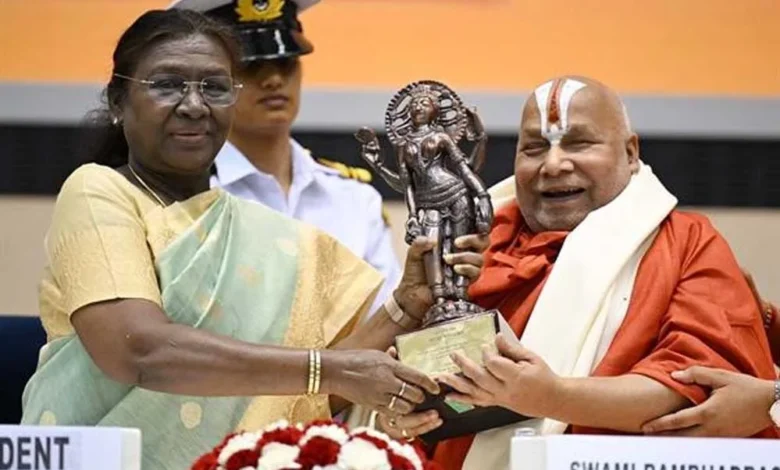 MP News: ज्ञानपीठ पुरस्कार से सम्मानित हुए स्वामी रामभद्राचार्य, डॉ. यादव ने दी बधाई, कहा – मध्यप्रदेश को गर्व…. MP News: ज्ञानपीठ पुरस्कार से सम्मानित हुए स्वामी रामभद्राचार्य, डॉ. यादव ने दी बधाई, कहा – मध्यप्रदेश को गर्व….