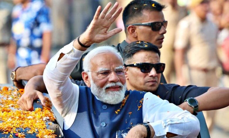 Bihar News: ऑपरेशन सिंदूर के बाद पहली बार बिहार पहुंचे प्रधानमंत्री, पटना में पीएम मोदी का भव्य रोड शो, तिरंगों की लहर और नारों की गूंज के बीच उमड़ा जनसैलाब….