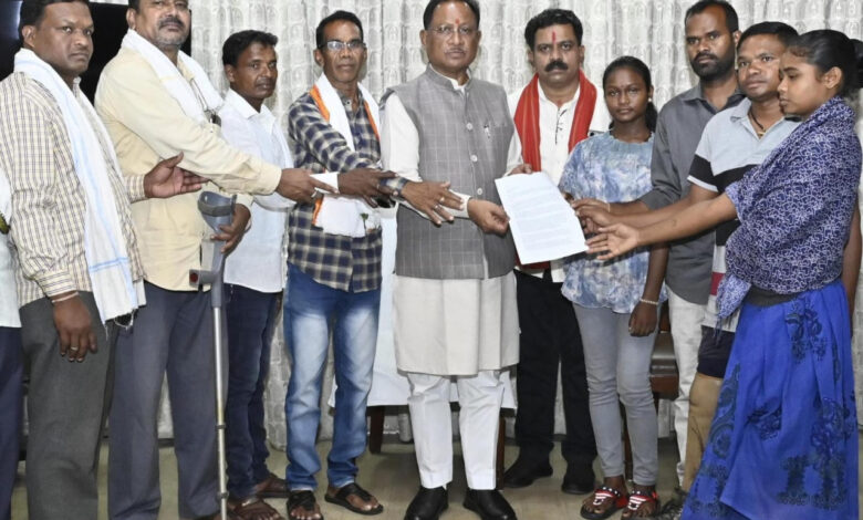 CG News- बस्तर को नक्सलवाद से पूर्णतः मुक्त कराने के लिए सरकार पूरी तरह प्रतिबद्ध : मुख्यमंत्री विष्णु देव साय…