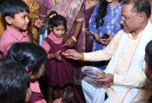 CG NEWS: मुख्यमंत्री साय का बच्चों से आत्मीय संवाद, आंगनबाड़ी में बांटी टॉफियां और पूछा हालचाल…