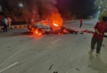 CG सड़क हादसा: राजधानी में रफ्तार का कहर, कार बनी आग का गोला…पोल से टकराई तेज रफ्तार कार, धधकती आग में झुलसकर युवक की मौत…