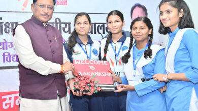 CG News: मुख्यमंत्री साय ने आकांक्षा विद्यालय में छात्रों से संवाद कर कहा: “शिक्षा सिर्फ़ रोजगार नहीं, सफल जीवन का माध्यम है”…
