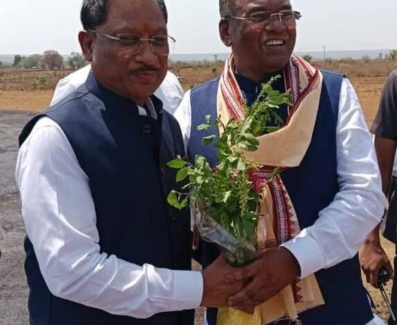 CG News: मुख्यमंत्री विष्णुदेव साय का मंडला हेलीपैड में किया गया भव्य स्वागत… CG News: मुख्यमंत्री विष्णुदेव साय का मंडला हेलीपैड में किया गया भव्य स्वागत…