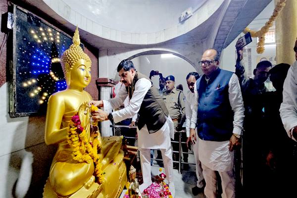 MP News: बुद्ध पूर्णिमा पर मुख्यमंत्री डॉ. यादव ने भगवान बुद्ध को किया नमन, अर्पित किए पुष्प, कहा – भगवान बुद्ध के आदर्श आज भी प्रासंगिक…. MP News: बुद्ध पूर्णिमा पर मुख्यमंत्री डॉ. यादव ने भगवान बुद्ध को किया नमन, अर्पित किए पुष्प, कहा – भगवान बुद्ध के आदर्श आज भी प्रासंगिक….