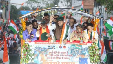MP News: मुख्यमंत्री डॉ. यादव ने तिरंगा यात्रा में लिया भाग, भारत माता की जय और वंदे मातरम् के नारों से गूंजे रास्ते, तिरंगे के सम्मान में इंदौर ने दिखाया एकजुटता और उत्साह….