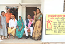 CG News- पीएम आवास योजना की हितग्राही अमरौतीन साहू के अतिथि बने मुख्यमंत्री साय: छत्तीसगढ़िया अंदाज में परिवारजनों ने अपने मुखिया का किया आत्मीय स्वागत…