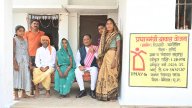 CG News- पीएम आवास योजना की हितग्राही अमरौतीन साहू के अतिथि बने मुख्यमंत्री साय: छत्तीसगढ़िया अंदाज में परिवारजनों ने अपने मुखिया का किया आत्मीय स्वागत…