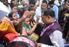 CG NEWS- मुख्यमंत्री साय का आकस्मिक दौरा: सक्ति जिले के करिगांव में मुख्यमंत्री का अचानक आगमन, महिलाओं ने तिलक लगाकर किया स्वागत…