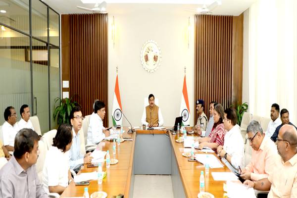 MP News: जनप्रतिनिधियों से संवाद और नागरिकों को सुशासन दिलाना प्राथमिकता: मुख्यमंत्री डॉ. मोहन यादव… MP News: जनप्रतिनिधियों से संवाद और नागरिकों को सुशासन दिलाना प्राथमिकता: मुख्यमंत्री डॉ. मोहन यादव…