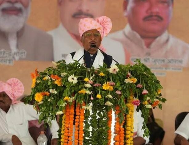 CG News: आदिवासी समाज के लिए मोदी सरकार की कई योजनाएं संचालित – मुख्यमंत्री विष्णुदेव साय… CG News: आदिवासी समाज के लिए मोदी सरकार की कई योजनाएं संचालित – मुख्यमंत्री विष्णुदेव साय…
