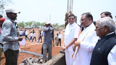 CG News- सुशासन तिहार के अंतर्गत इस ग्राम में पहुंचे मुख्यमंत्री विष्णु देव साय: निर्माणाधीन महतारी सदन का लिया जायजा, पानी से की तराई…