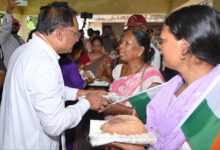 CG NEWS: तिरंगा यात्रा में शहीदों के परिजनों को मुख्यमंत्री साय ने शाल और श्रीफल भेंटकर जताया श्रद्धा और सम्मान…