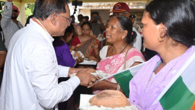CG NEWS: तिरंगा यात्रा में शहीदों के परिजनों को मुख्यमंत्री साय ने शाल और श्रीफल भेंटकर जताया श्रद्धा और सम्मान…