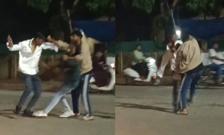 CG- शहर में बढ़ती हिंसा: पेट्रोल पंप पर दो पक्षों में मारपीट और चाकूबाजी, मामूली विवाद ने लिया चाकूबाजी का रूप…जांच में पुलिस जुटी…वीडियो हुआ वायरल… CG- शहर में बढ़ती हिंसा: पेट्रोल पंप पर दो पक्षों में मारपीट और चाकूबाजी, मामूली विवाद ने लिया चाकूबाजी का रूप…जांच में पुलिस जुटी…वीडियो हुआ वायरल…