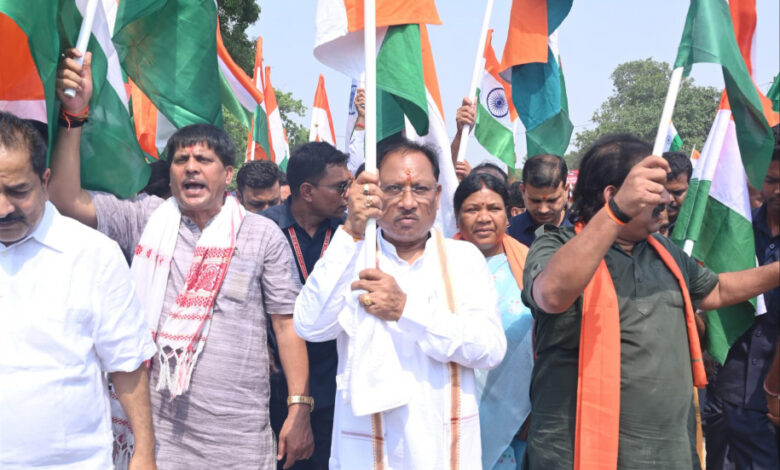 CG NEWS: मुख्यमंत्री विष्णु देव साय की अगुवाई में निकली तिरंगा यात्रा, भारत माता की जय और तिरंगे झंडे की जयकार से गूंज उठा पूरा वातावरण… CG NEWS: मुख्यमंत्री विष्णु देव साय की अगुवाई में निकली तिरंगा यात्रा, भारत माता की जय और तिरंगे झंडे की जयकार से गूंज उठा पूरा वातावरण…