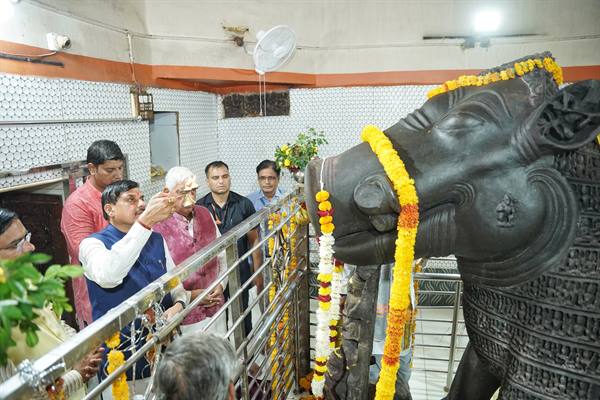 MP News: मुख्यमंत्री डॉ. मोहन यादव ने किए भगवान विष्णु वराह के दर्शन, की प्रदेशवासियों की सुख-समृद्धि की कामना… MP News: मुख्यमंत्री डॉ. मोहन यादव ने किए भगवान विष्णु वराह के दर्शन, की प्रदेशवासियों की सुख-समृद्धि की कामना…