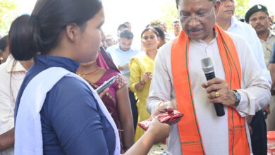 CG NEWS- शिक्षा की ओर बढ़ते कदम: बैगा समुदाय की छात्रा ने हासिल की सफलता, अच्छे अंक लाने पर मुख्यमंत्री ने किया सम्मानित…