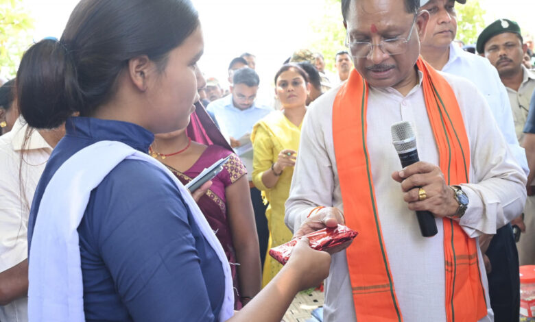CG NEWS- शिक्षा की ओर बढ़ते कदम: बैगा समुदाय की छात्रा ने हासिल की सफलता, अच्छे अंक लाने पर मुख्यमंत्री ने किया सम्मानित… CG NEWS- शिक्षा की ओर बढ़ते कदम: बैगा समुदाय की छात्रा ने हासिल की सफलता, अच्छे अंक लाने पर मुख्यमंत्री ने किया सम्मानित…