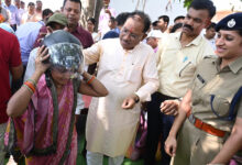 CG News: सड़क सुरक्षा को बढ़ावा: सीएम विष्णु देव साय ने पहनाया हेलमेट, कहा- ‘जान है कीमती, हेलमेट जरूर लगाएं’…