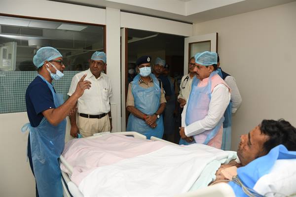 MP News- मुख्यमंत्री डॉ. मोहन यादव ने अस्पताल पहुंचकर मॉक ड्रिल में घायल जवानों का जाना हाल: डॉक्टर्स को घायल जवानों के समुचित उपचार के दिए निर्देश… MP News- मुख्यमंत्री डॉ. मोहन यादव ने अस्पताल पहुंचकर मॉक ड्रिल में घायल जवानों का जाना हाल: डॉक्टर्स को घायल जवानों के समुचित उपचार के दिए निर्देश…