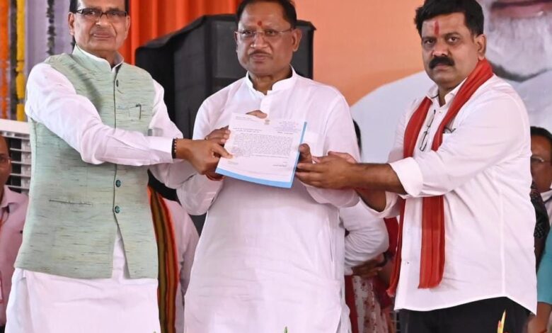 CG News: अब कोई गरीब कच्चे मकान में नहीं रहेगा, सबके बनेंगे पक्के मकान : केंद्रीय मंत्री शिवराज सिंह चौहान…. CG News: अब कोई गरीब कच्चे मकान में नहीं रहेगा, सबके बनेंगे पक्के मकान : केंद्रीय मंत्री शिवराज सिंह चौहान….