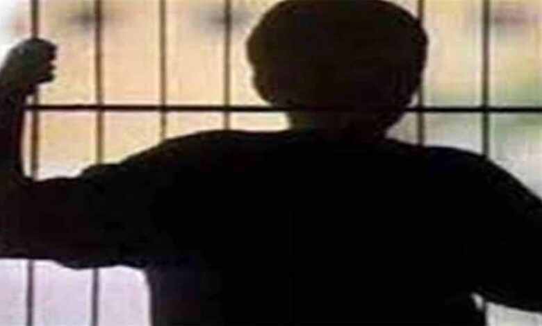 अपचारी बालकों ने सुरक्षा गार्ड की आंखों में मिर्ची पाउडर फेंका, संप्रेक्षण गृह से छह अपचारी बालक फरार अपचारी बालकों ने सुरक्षा गार्ड की आंखों में मिर्ची पाउडर फेंका, संप्रेक्षण गृह से छह अपचारी बालक फरार