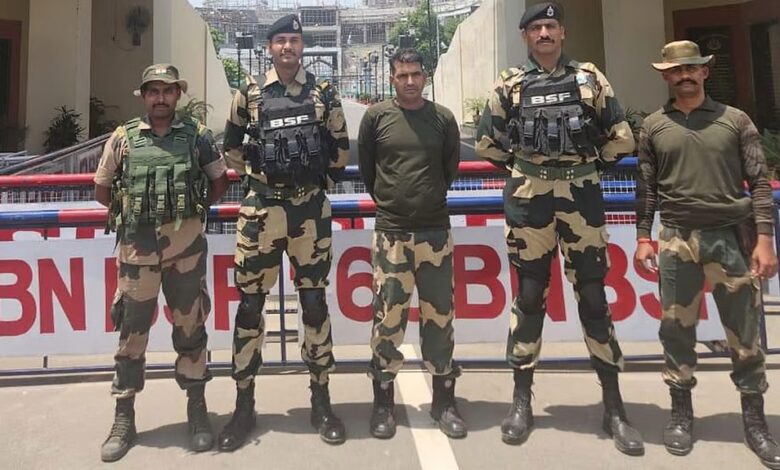 पाक ने हिरासत में रहे बीएसएफ जवान पूर्णम को भारत को लौटाया पाक ने हिरासत में रहे बीएसएफ जवान पूर्णम को भारत को लौटाया