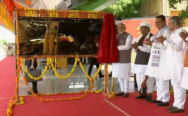 राजस्थान: बीकानेर पहुंचे पीएम मोदी, देशनोक स्टेशन का किया उद्घाटन राजस्थान: बीकानेर पहुंचे पीएम मोदी, देशनोक स्टेशन का किया उद्घाटन