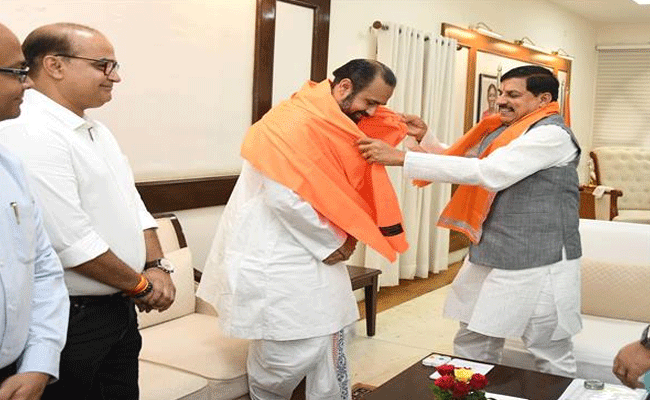 मुख्यमंत्री डॉ. यादव से श्री नाथजी मंदिर, नाथद्वारा के गोस्वामी विशाल बावा साहब ने की भेंट