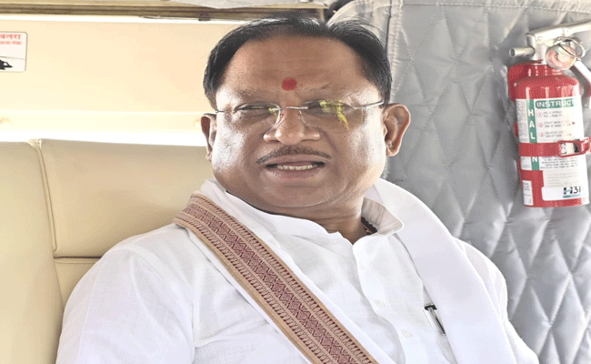 मुख्यमंत्री श्री विष्णु देव साय पुलिस ग्राउंड हेलीपेड रायपुर से सुशासन तिहार के दौरे पर हेलीकाप्टर से रवाना