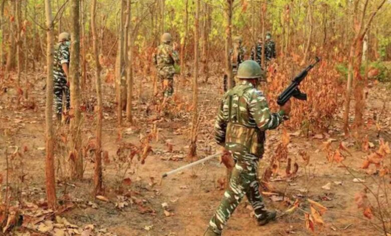 सुकमा में मुठभेड़ के दौरान भारी गोलीबारी, 8 नक्सली ढेर, 5 जवान शहीद सुकमा में मुठभेड़ के दौरान भारी गोलीबारी, 8 नक्सली ढेर, 5 जवान शहीद