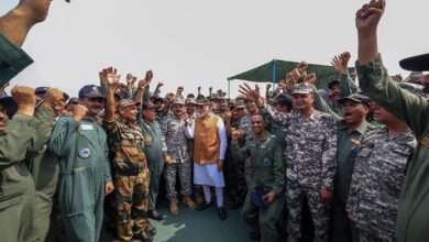 पीएम मोदी पहुंचे आदमपुर एयरबेस, जवानों का जोश हाई