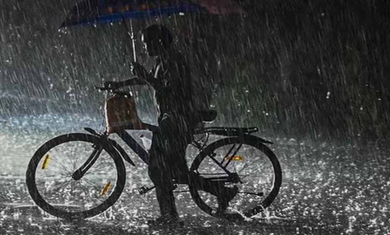 CG में अगले 5 तक के लिए ऑरेंज और यलो अलर्ट जारी, गरज-चमक के साथ बिजली और बारिश की संभावना CG में अगले 5 तक के लिए ऑरेंज और यलो अलर्ट जारी, गरज-चमक के साथ बिजली और बारिश की संभावना