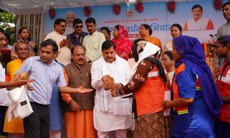 MP News- जल की हर बूंद में समाया है जीवन: मुख्यमंत्री डॉ. यादव ने जल गंगा संवर्धन अभियान को जन आंदोलन बनाने का किया आह्वान…. MP News- जल की हर बूंद में समाया है जीवन: मुख्यमंत्री डॉ. यादव ने जल गंगा संवर्धन अभियान को जन आंदोलन बनाने का किया आह्वान….