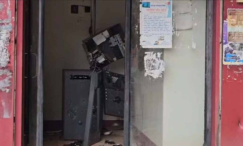 कलेक्टर कार्यालय के परिसर स्थित एटीएम को लूटने का प्रयास, पुलिस ने धरदबोचा कलेक्टर कार्यालय के परिसर स्थित एटीएम को लूटने का प्रयास, पुलिस ने धरदबोचा