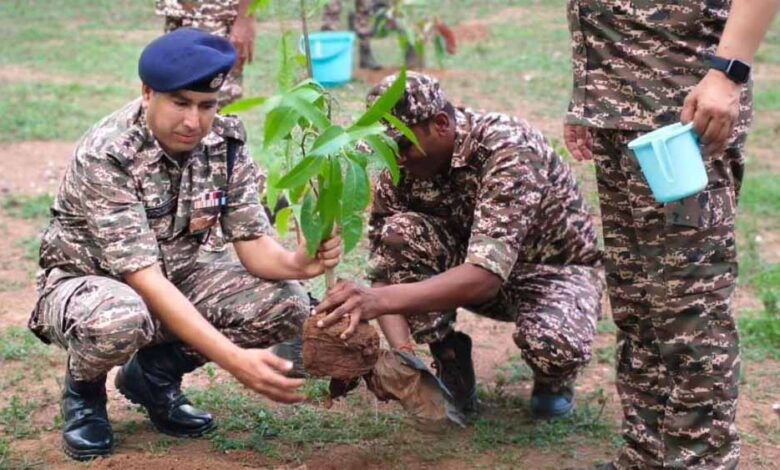 विश्व पर्यावरण दिवस के उपलक्ष में 65 वीं वाहिनी CRPF के F/ समवाय कुल्हाड़ीघाट में वृक्षारोपण का कार्यक्रम विश्व पर्यावरण दिवस के उपलक्ष में 65 वीं वाहिनी CRPF के F/ समवाय कुल्हाड़ीघाट में वृक्षारोपण का कार्यक्रम