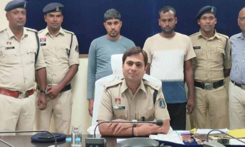 फर्जी दस्तावेज़ बनाने वाले एक अंतरराज्यीय गिरोह का पर्दाफाश, उत्तर प्रदेश के 2 युवक गिरफ्तार फर्जी दस्तावेज़ बनाने वाले एक अंतरराज्यीय गिरोह का पर्दाफाश, उत्तर प्रदेश के 2 युवक गिरफ्तार