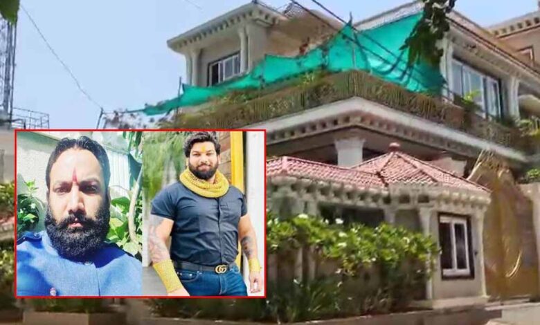 नगर निगम की टीम पहुंची हिस्ट्रीशीटर तोमर बंधुओं के घर, संपत्ति से जुड़े दस्तावेजो की कर रही जांच नगर निगम की टीम पहुंची हिस्ट्रीशीटर तोमर बंधुओं के घर, संपत्ति से जुड़े दस्तावेजो की कर रही जांच