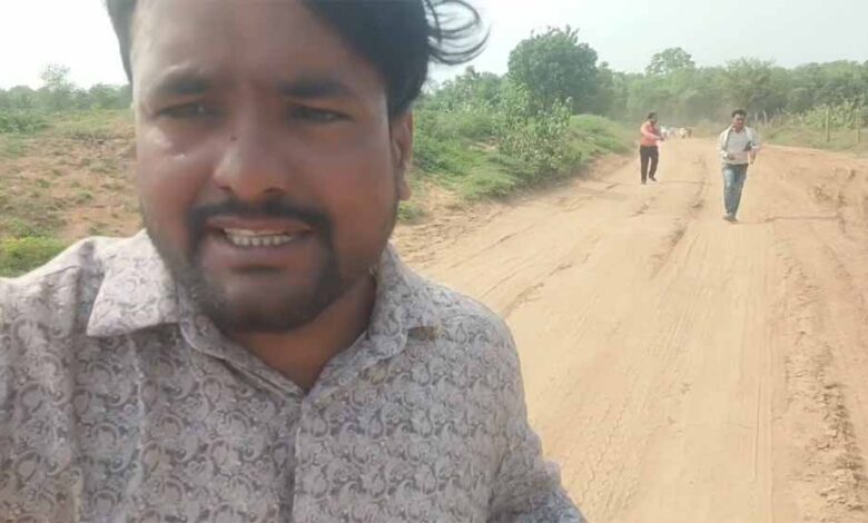 गरियाबंद में रेत माफिया के हौसले बुलंद: अवैध खनन की कवरेज करने गए रिपोर्टरों को दौड़ा-दौड़ाकर पीटा, कैमरा और ID छीने गरियाबंद में रेत माफिया के हौसले बुलंद: अवैध खनन की कवरेज करने गए रिपोर्टरों को दौड़ा-दौड़ाकर पीटा, कैमरा और ID छीने