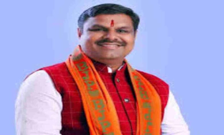 विधायक गजेंद्र यादव बैडमिंटन खेलते समय हो गए घायल विधायक गजेंद्र यादव बैडमिंटन खेलते समय हो गए घायल
