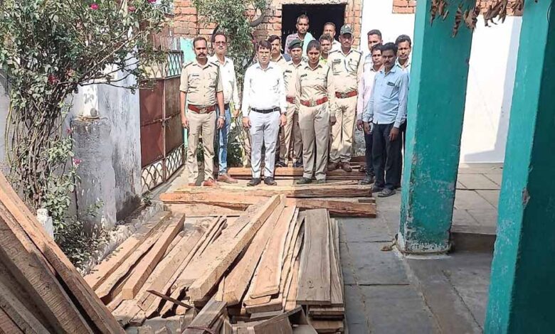 वन विभाग ने एक बड़ी कार्रवाई को दिया अंजाम, 50 हजार की अवैध इमारती लकड़ी जब्त वन विभाग ने एक बड़ी कार्रवाई को दिया अंजाम, 50 हजार की अवैध इमारती लकड़ी जब्त