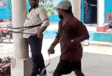 बलौदाबाजार में खनन माफियाओं की हैवानियत, युवक को खंभे से बांधकर बेरहमी से पीटा