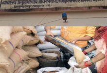 शिक्षा विभाग और प्रशासन की लापरवाही, शिक्षकों की राशन वितरण कार्य में लगाई गई ड्यूटी